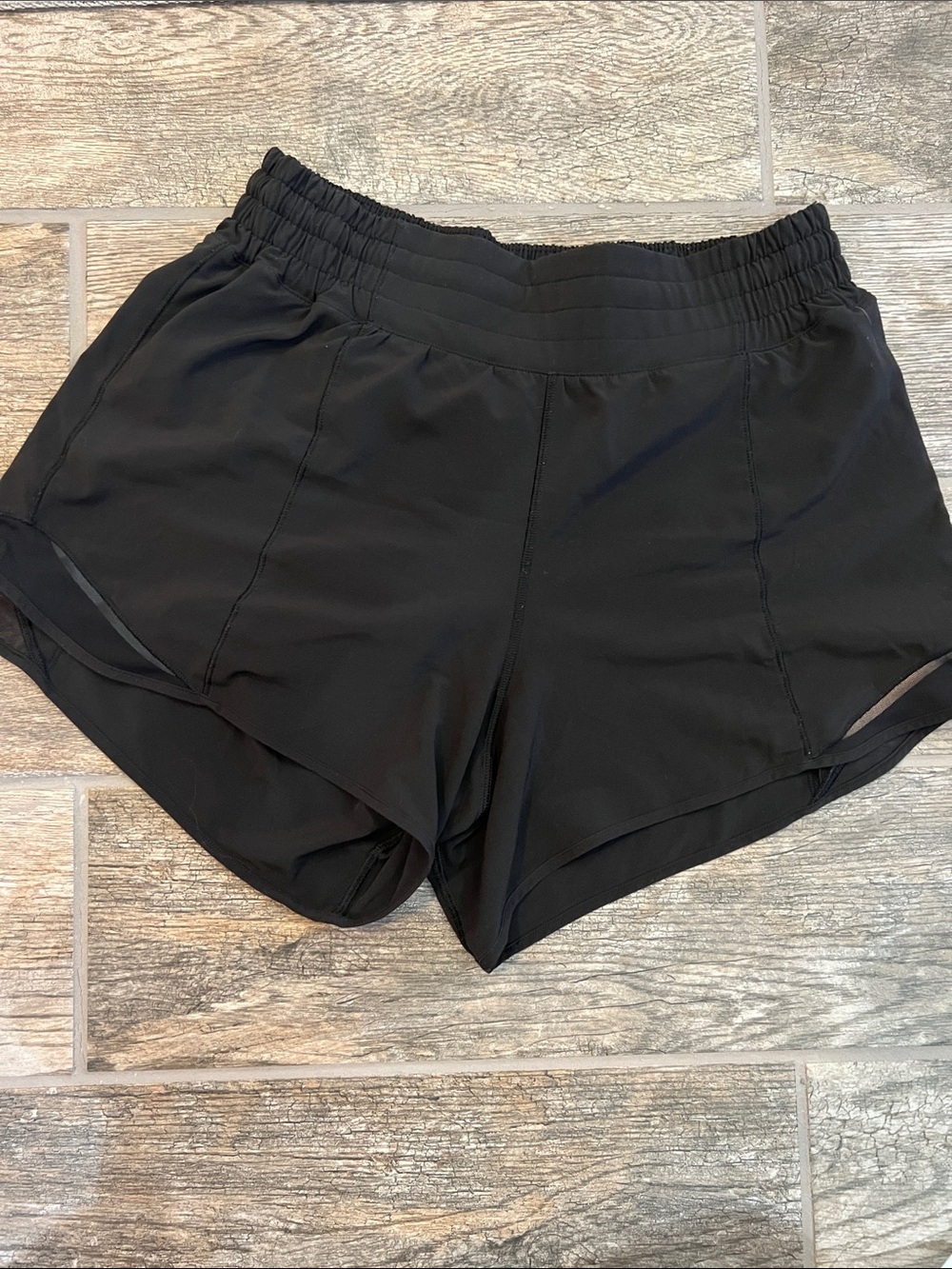 Lululemon Hotty hot high-rise 4” shorts black size 8